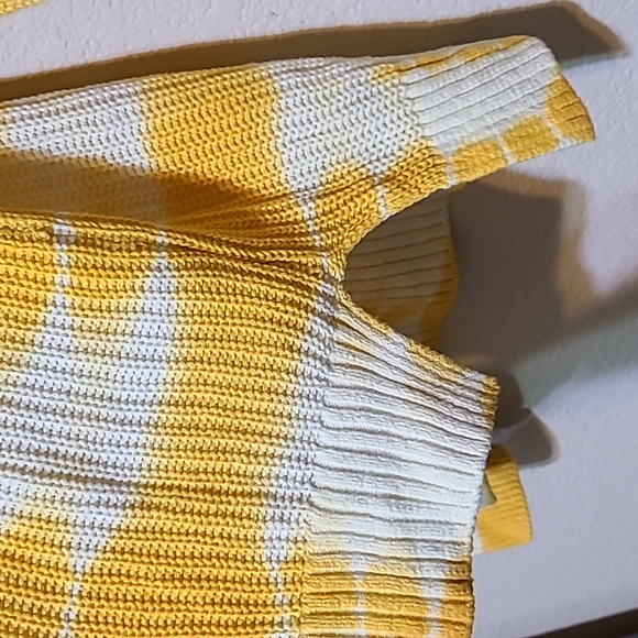 White and Yellow Tie dye knitted sweater - Picture 5 of 5